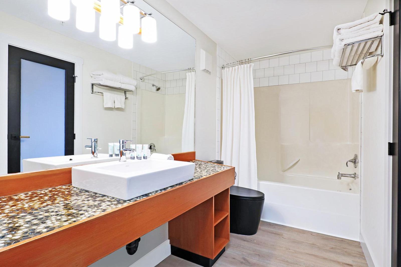 Kingfisher Pacific Resort & Spa Courtenay Bagian luar foto